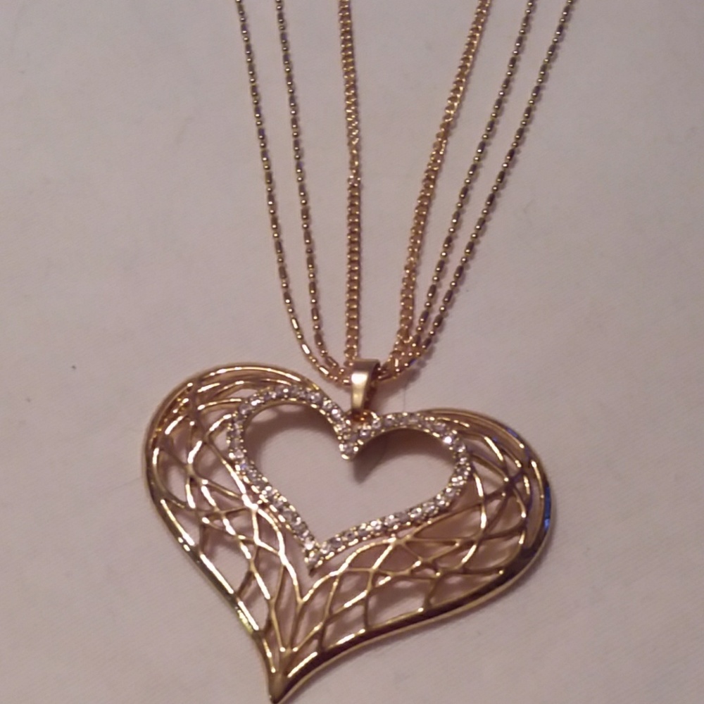 Hollow crystal gold heart statement necklace - Picture 3 of 6